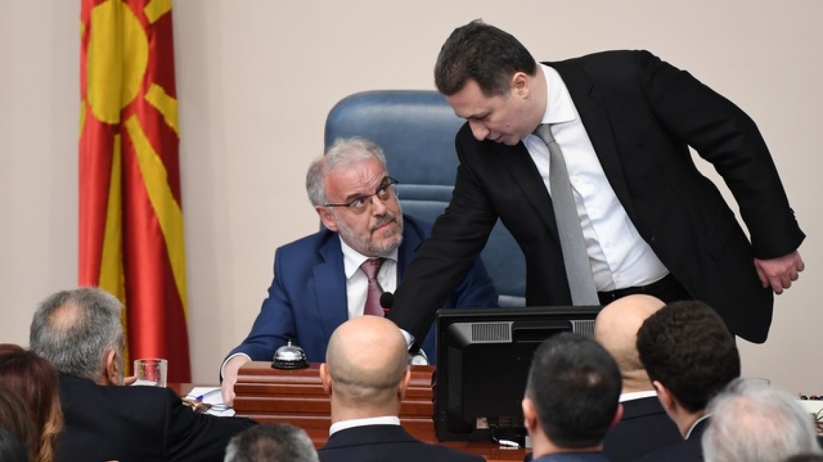 Βίντεο: «Ροντέο» η Βουλή της ΠΓΔΜ για τη χρήση της αλβανικής γλώσσας